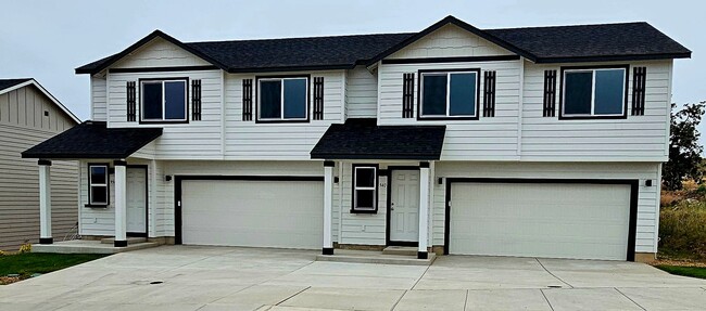 Building Photo - 940 Starview Ave