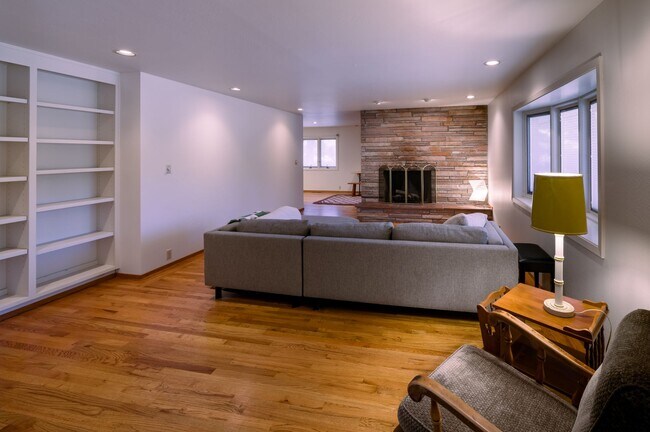 Building Photo - Breathtaking Views in Montecito Heights!