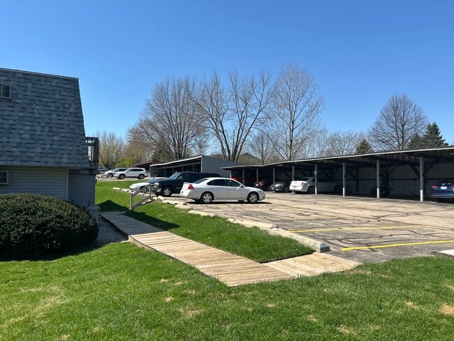 Building Photo - Fox Ridge