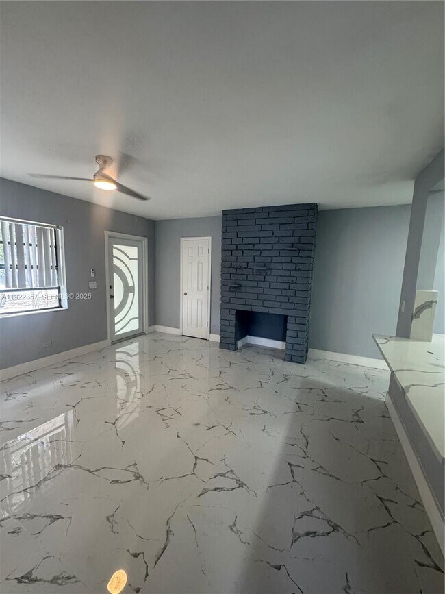 Foto del edificio - 1171 NE 161st Terrace