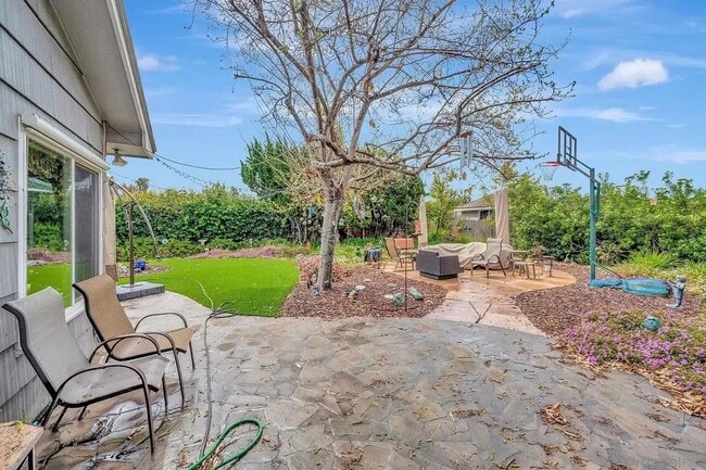 Building Photo - Massive Yard! 6 Bed / 2.5 Bath House on East Falls