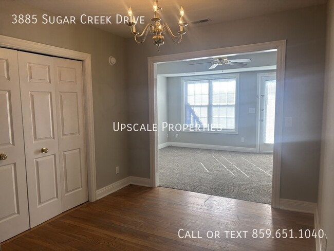 Foto del edificio - 3885 Sugar Creek Dr