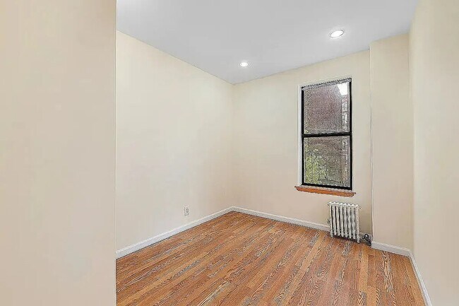 Foto del edificio - 619 E 5th St