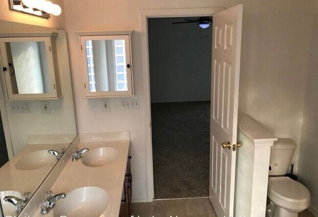 Foto del edificio - 8740 Chalkstone Rd