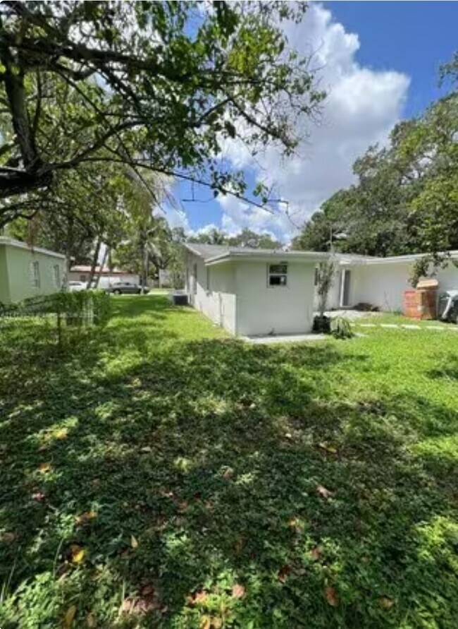 Foto del edificio - 837 SW 26th St