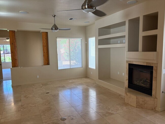 Foto del edificio - HOUSE - VILLAGE OF OAK CREEK - FIRECLIFF