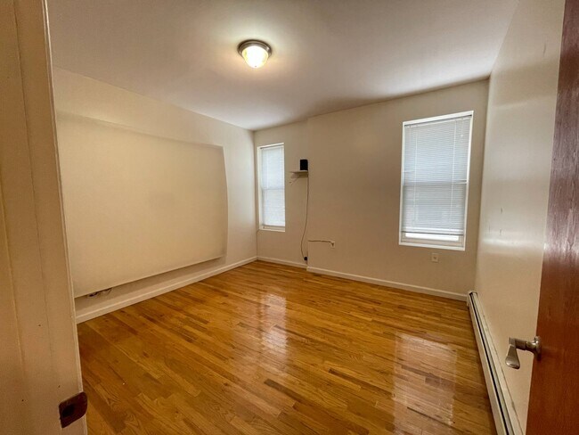 Foto del edificio - 2408 Beverley Rd