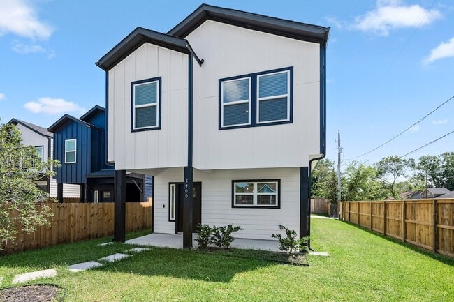 Building Photo - 5700 Elysian St