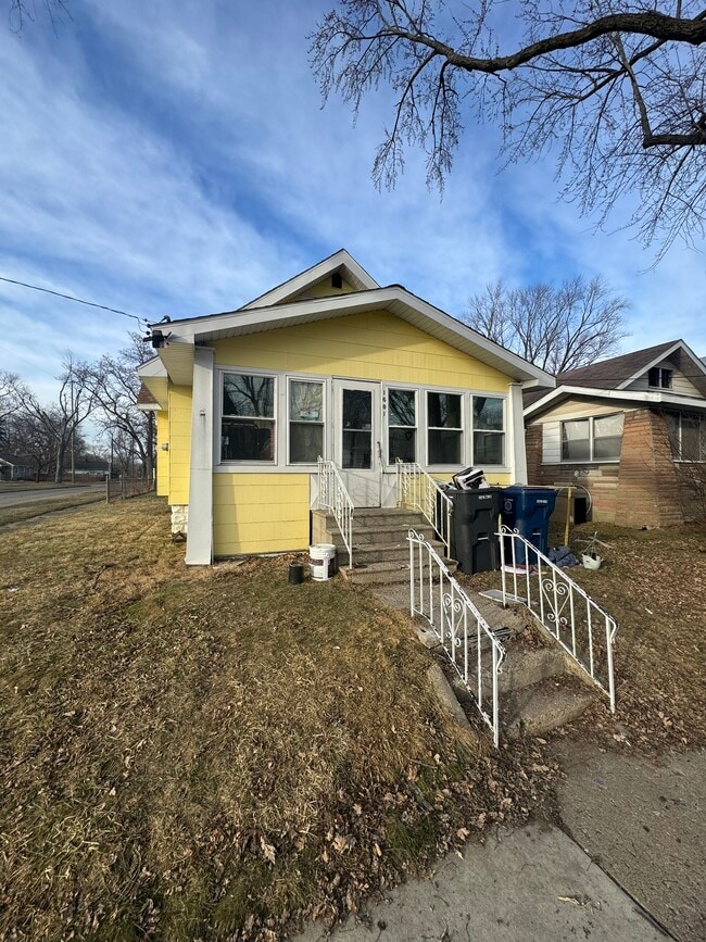 Building Photo - 1601 Mabel Ave