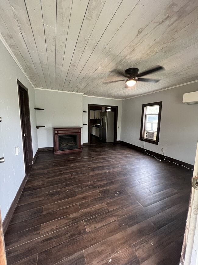 Building Photo - 405 S Skaggs Rd