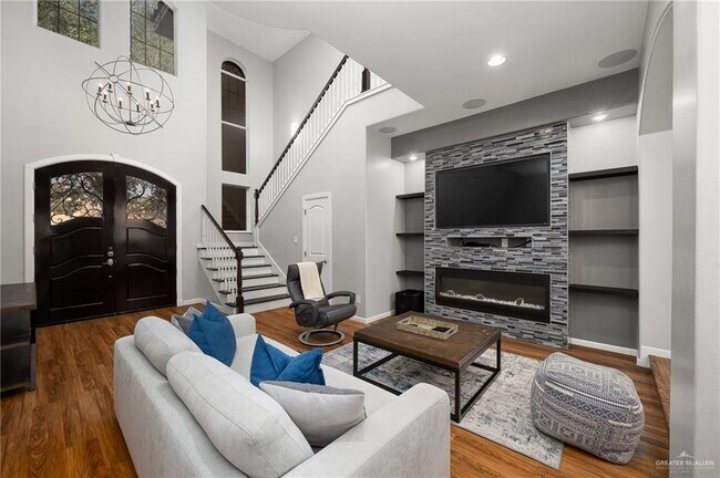 Building Photo - 305 Ulex Ave