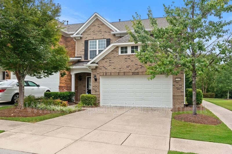 Foto principal - 15648 Canmore St