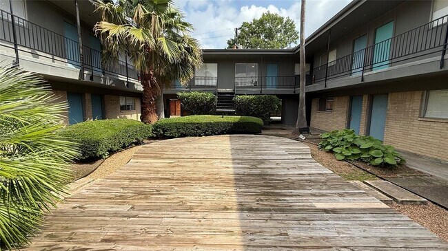 Foto del edificio - 1660 Richmond Ave.