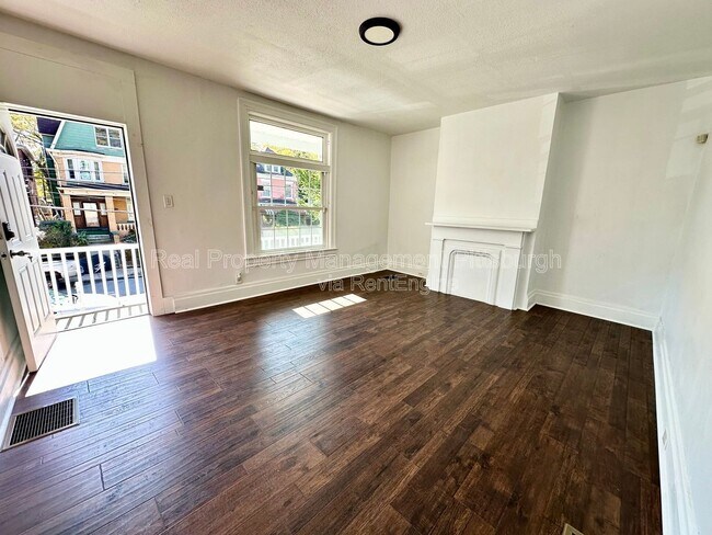 Foto del edificio - 1379 Paulson Ave