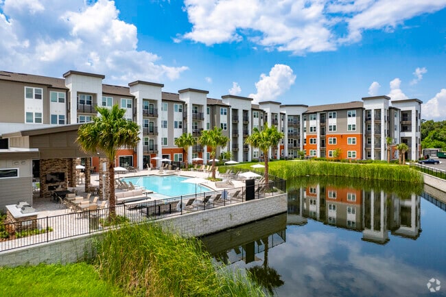 Building Photo - Weston 4 Hundred