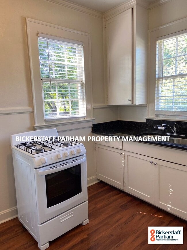 Building Photo - 1 Bedroom, 1 Bathroom off of Cooper Ave!