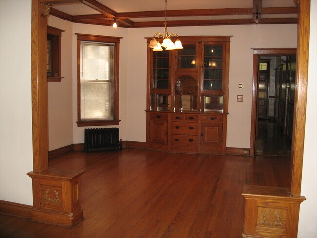 Building Photo - 4120 N Ashland Ave