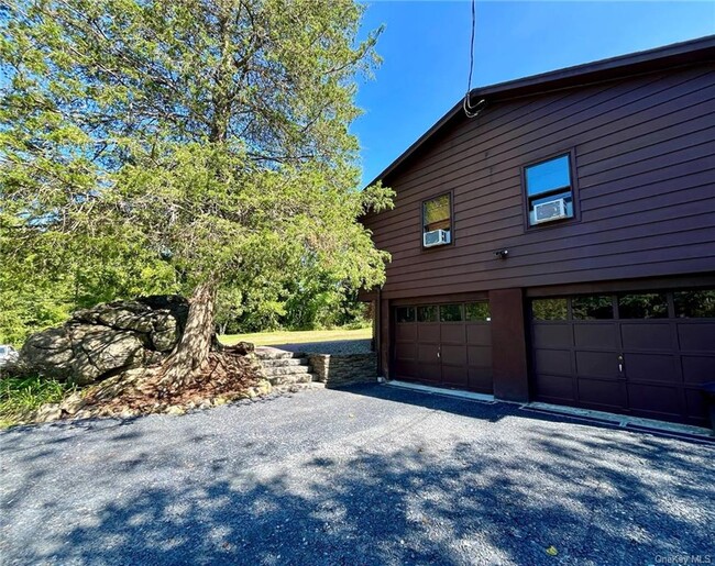 Building Photo - 47 Onderdonk Rd