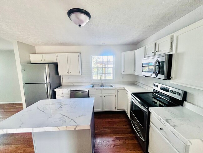 Foto del edificio - 2308 Sundew Ave