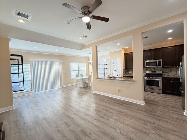 Building Photo - 8002 Brandon St