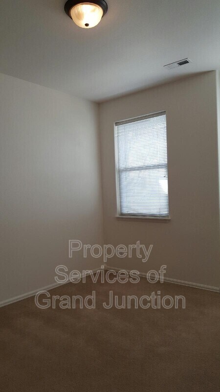 Building Photo - 2485 Fountainhead Blvd