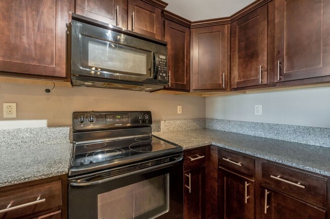 Building Photo - FOR RENT in LAFAYETTE!