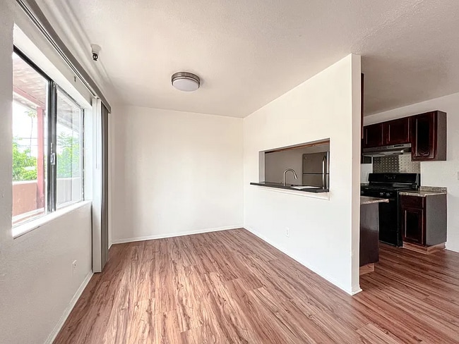 Building Photo - 14746 Delano St