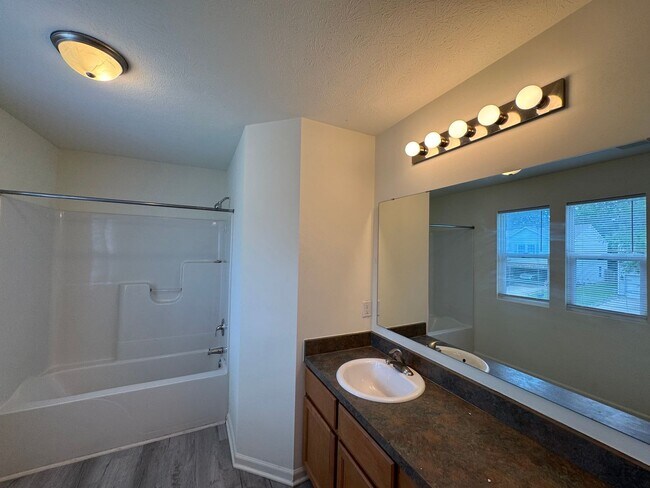 Foto del edificio - 4bed 2.5 bath home in Franklin, IN! All Ha...