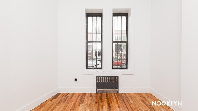 Foto del edificio - 1154 Gates Ave
