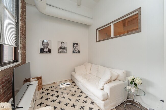Foto del edificio - 1133 W 9th St