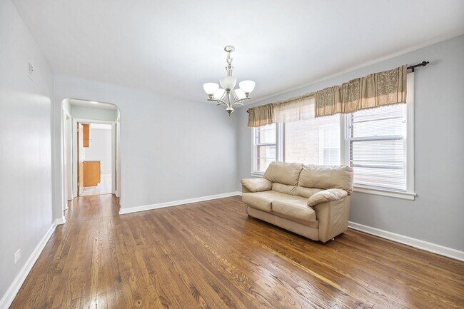 Building Photo - 5429 N Kimball Ave