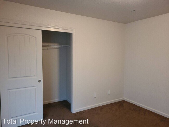 Building Photo - 4 br, 3 bath House - 2578 Bell Port Ave.