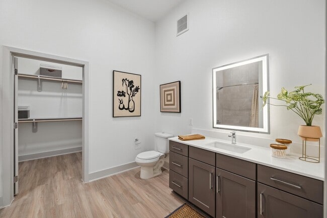 Building Photo - Move-In Special: 4–6 Weeks Free
