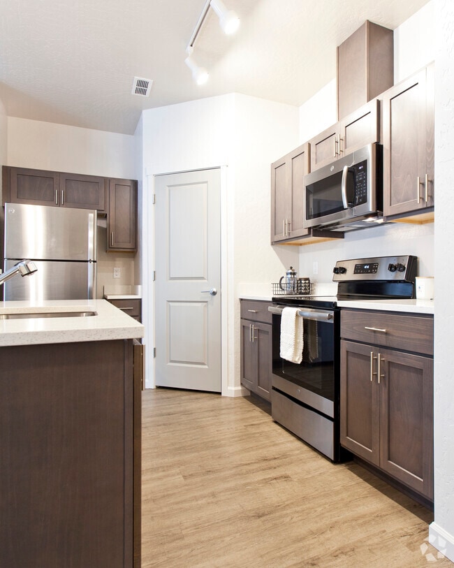 Building Photo - Prairie Pointe Apartments & Townhomes