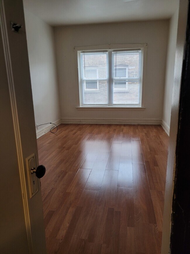4263 W Cermak Rd Unit 2N, Chicago, IL 60623 Room for Rent in Chicago