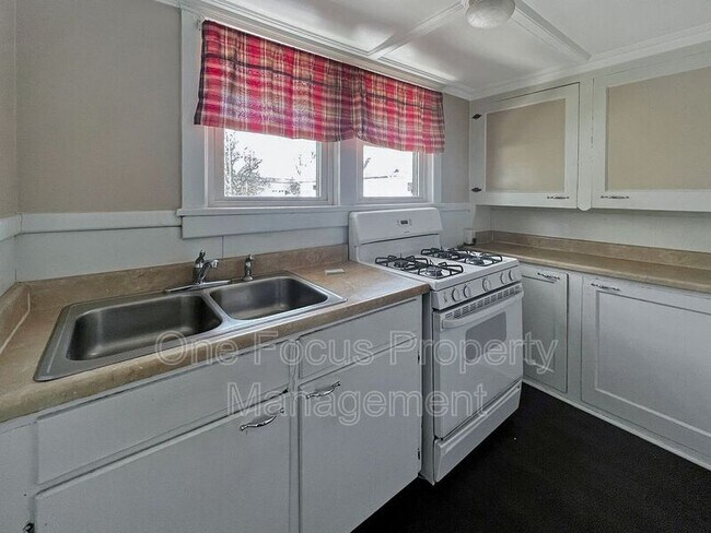 Foto del edificio - 1682 Andrews Pl