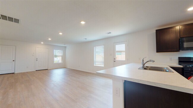 Foto del edificio - 26923 Wilderye Cv Ln