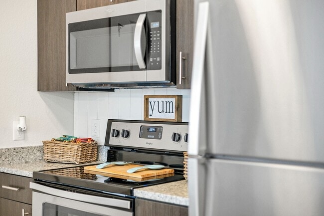 Photo - Halo 46:  Off-Campus Student Housing Apartments