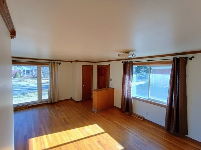 Building Photo - 235 Hemlock St