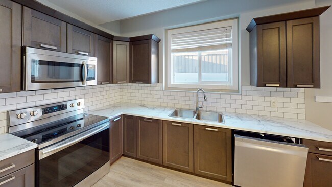 Photo du bâtiment - 9526-9112 112 Ave