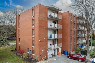 Building Photo - Spanish Trio
