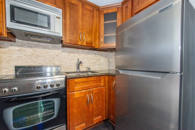 Building Photo - 60 Parkway Dr