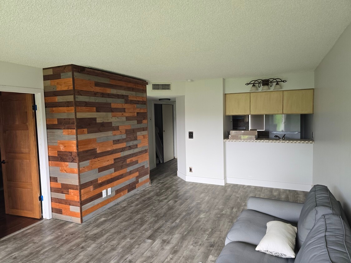 Living Room - 10014 Twin Lakes Dr