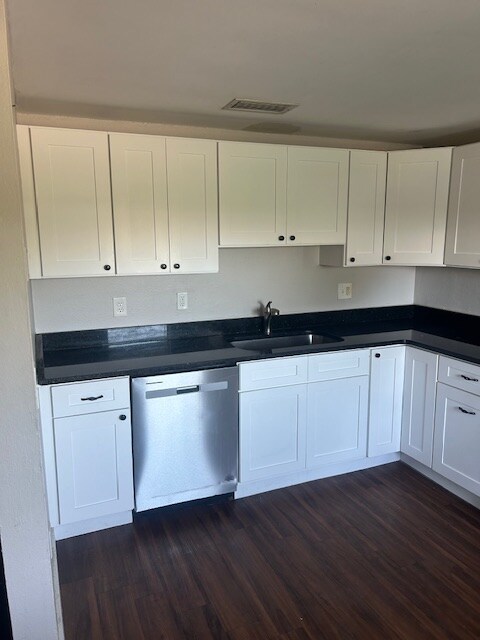 Building Photo - 5906 Siesta Ln