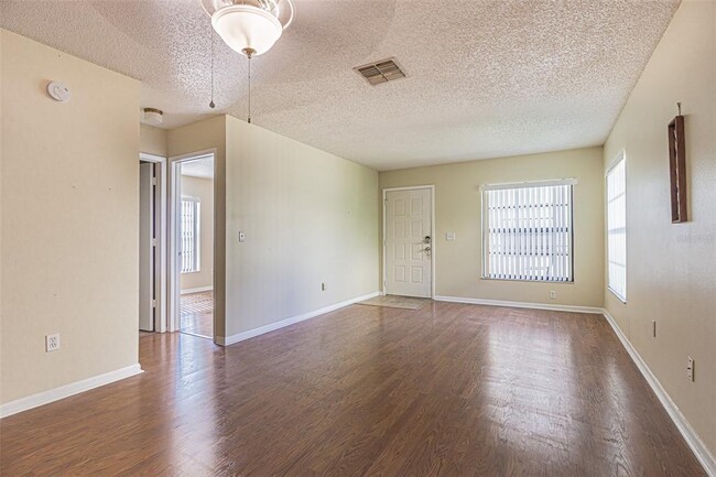 Foto del edificio - 13608 S Village Dr
