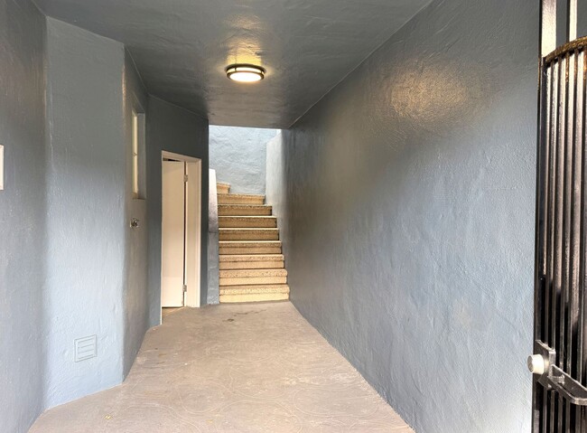 Building Photo - TOTAL REMODEL LARGE BRIGHT 1800sf 3BR/2BA/2GR Cayuga Terrace Home  AVAILABLE NOW