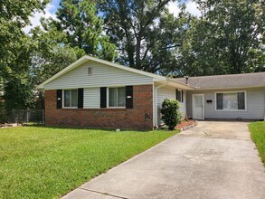 Building Photo - 232 Colonel Cir