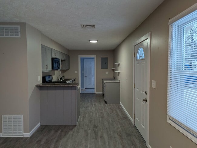 Foto del edificio - 4860 Forest Rd