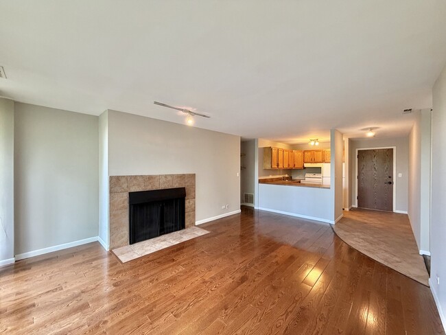 Building Photo - 5820 Oakwood Dr