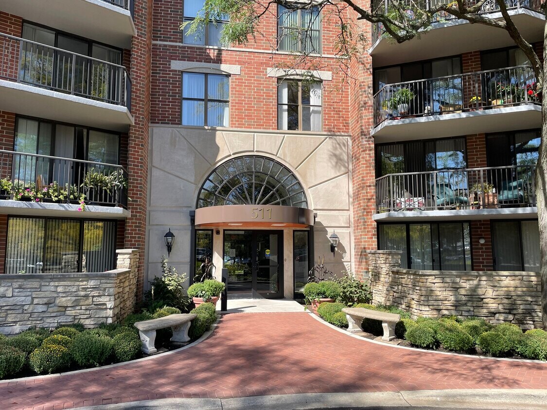 511 Aurora Ave Unit 311, Naperville, IL 60540 Condo for Rent in
